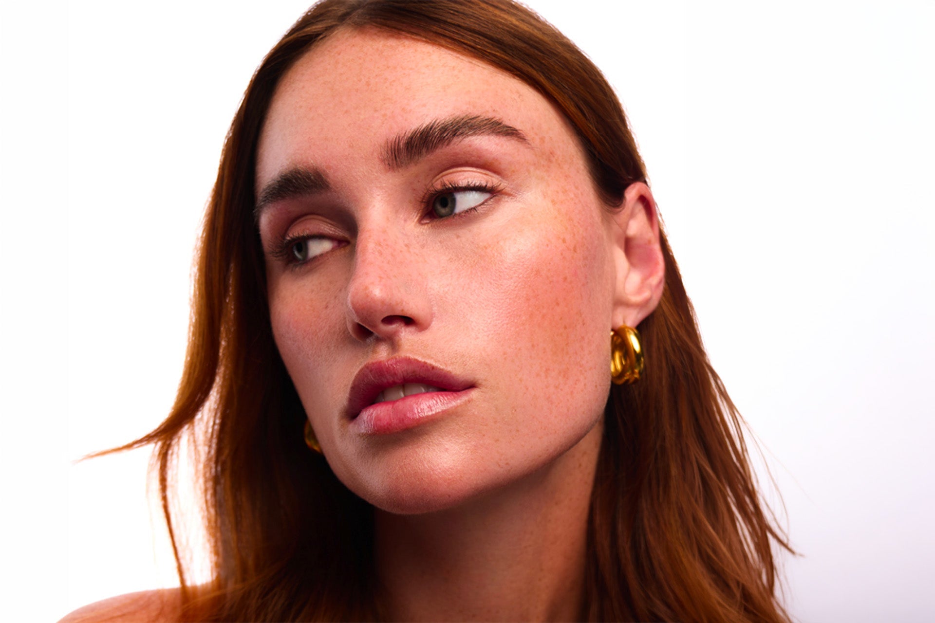 Encre à sourcils : c’est quoi ? Quand et comment l’appliquer ?