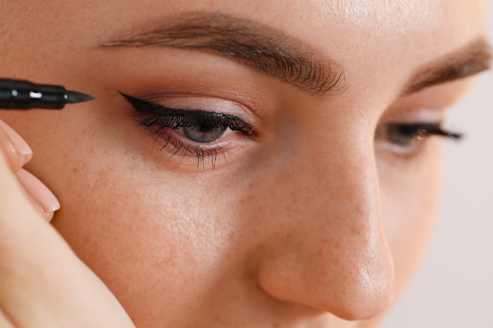 Maquillage du regard : quelle couleur d’eyeliner choisir ?