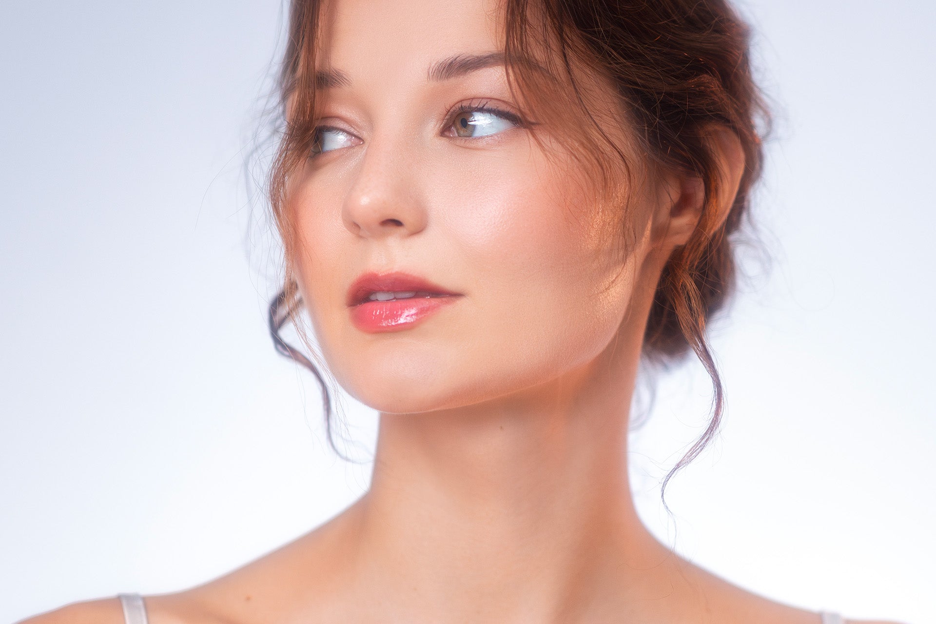 Qu'est-ce que le maquillage effet lèvres mordues et comment bien le faire ?
