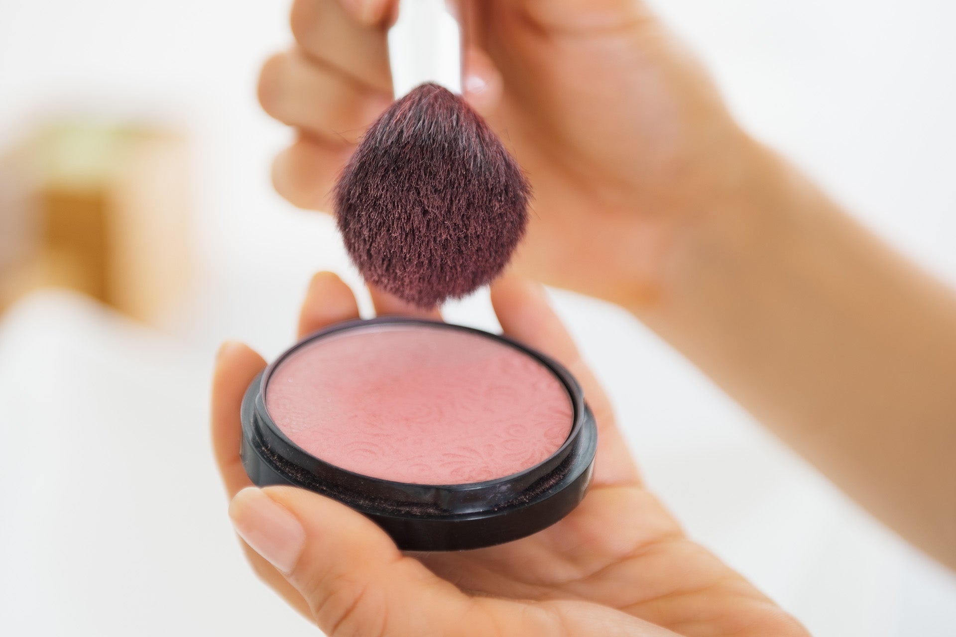 Qu'est-ce que le sunset blush, la tendance de l'été ?