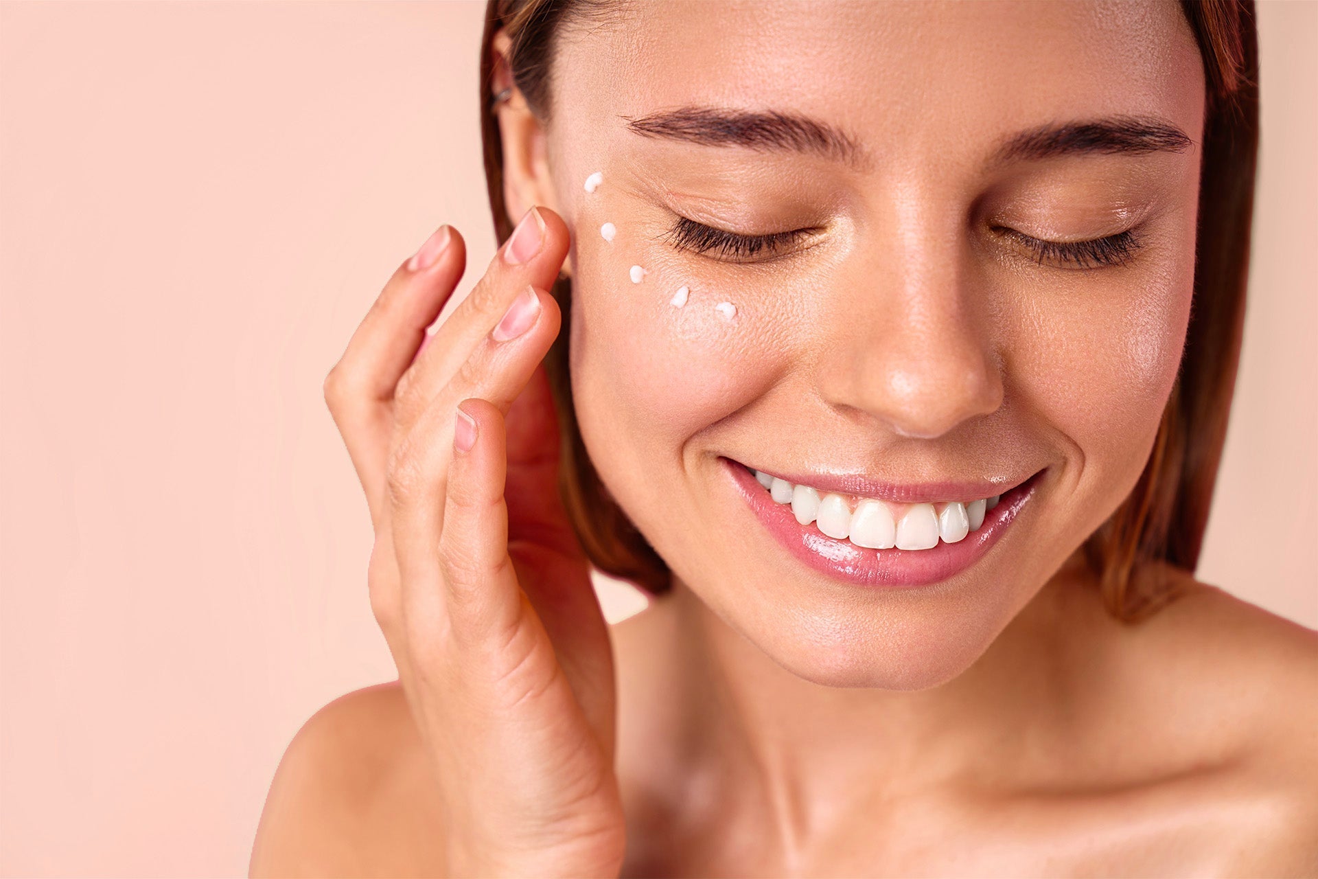 Routine beauté cocooning : 5 gestes simples pour chouchouter son regard à la maison