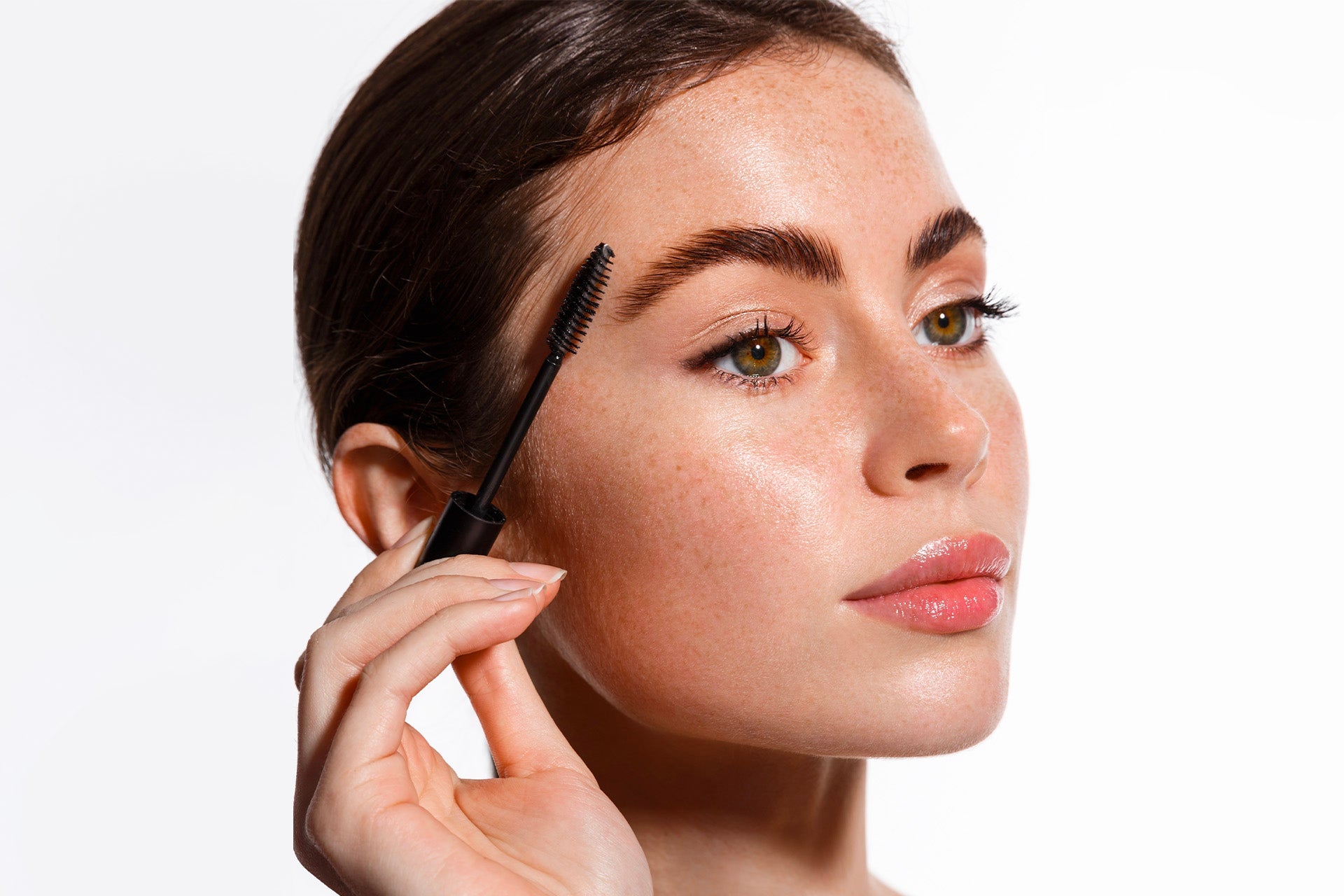 Comment entretenir ses sourcils entre deux rendez-vous