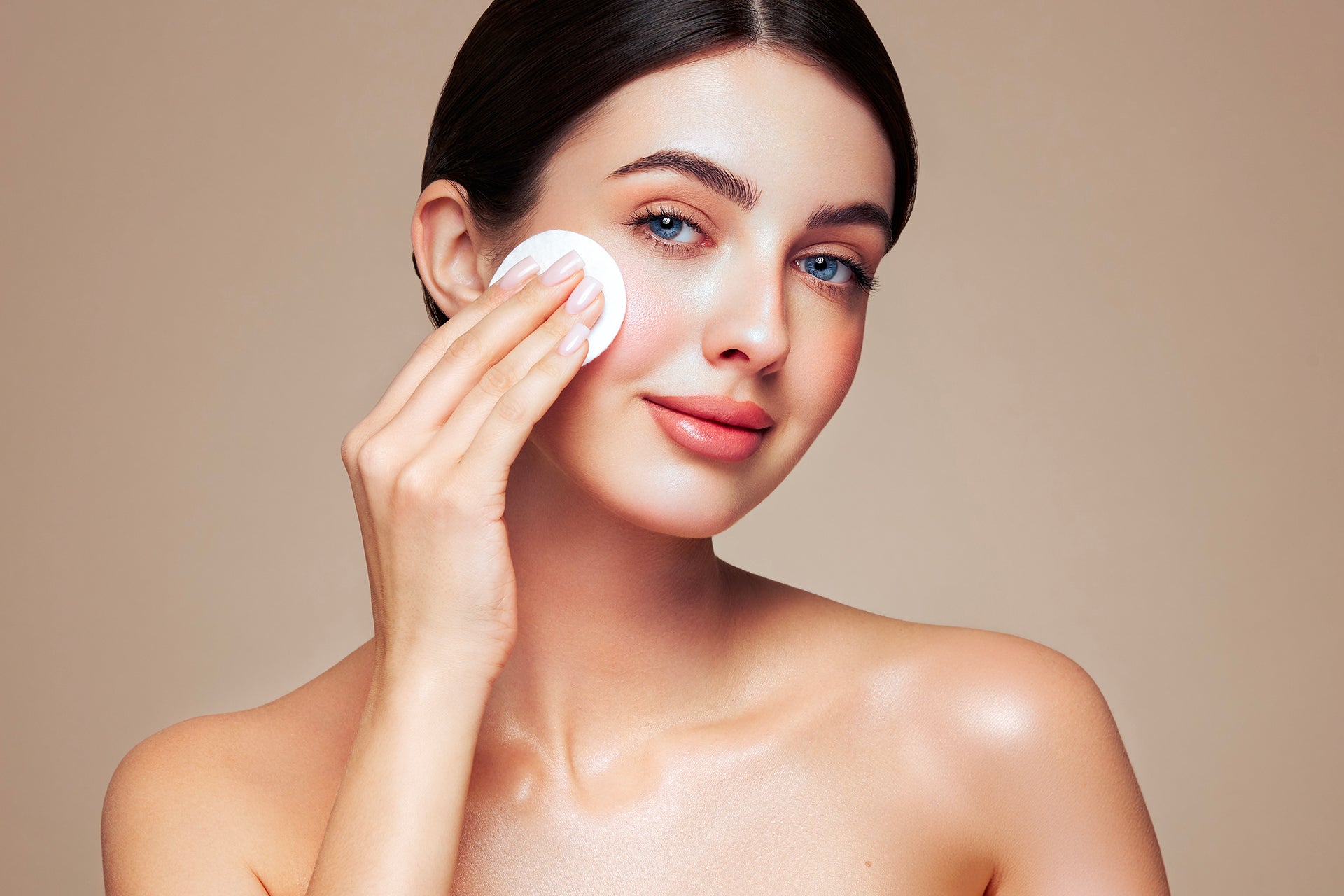Le maquillage vieillit-il vraiment la peau ?