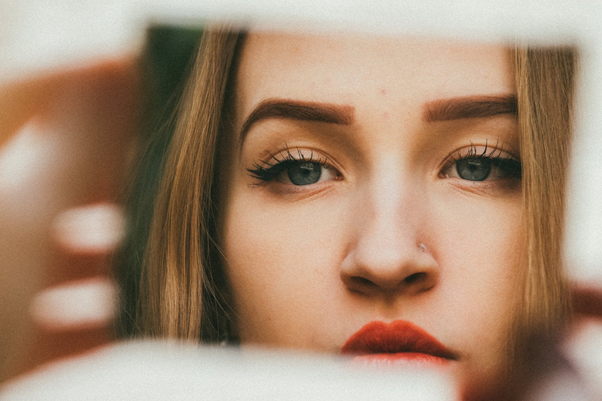Quelle est la meilleure forme de sourcil selon votre visage ?