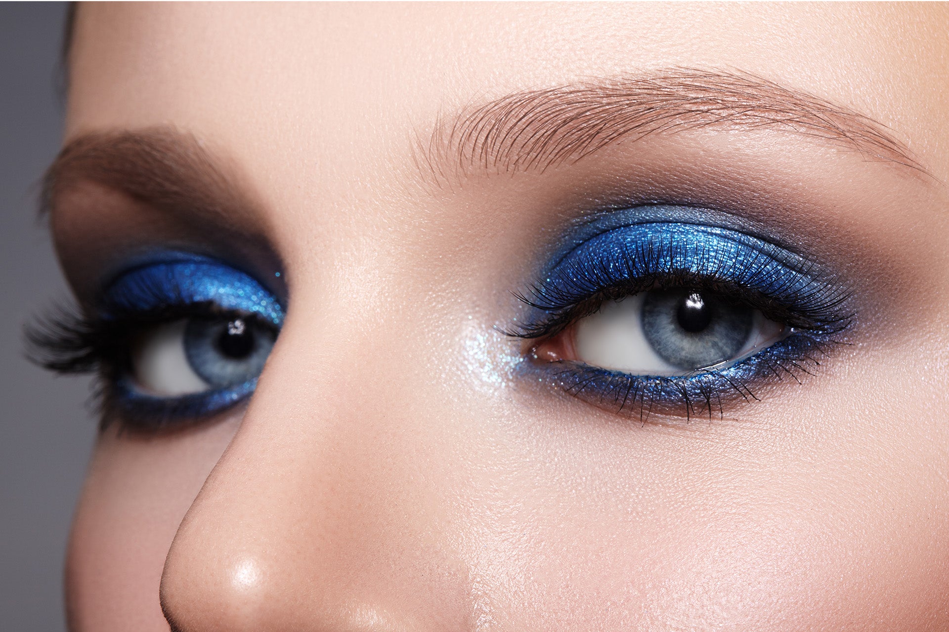 Maquillage du regard : en 2024, on mise sur le bleu !