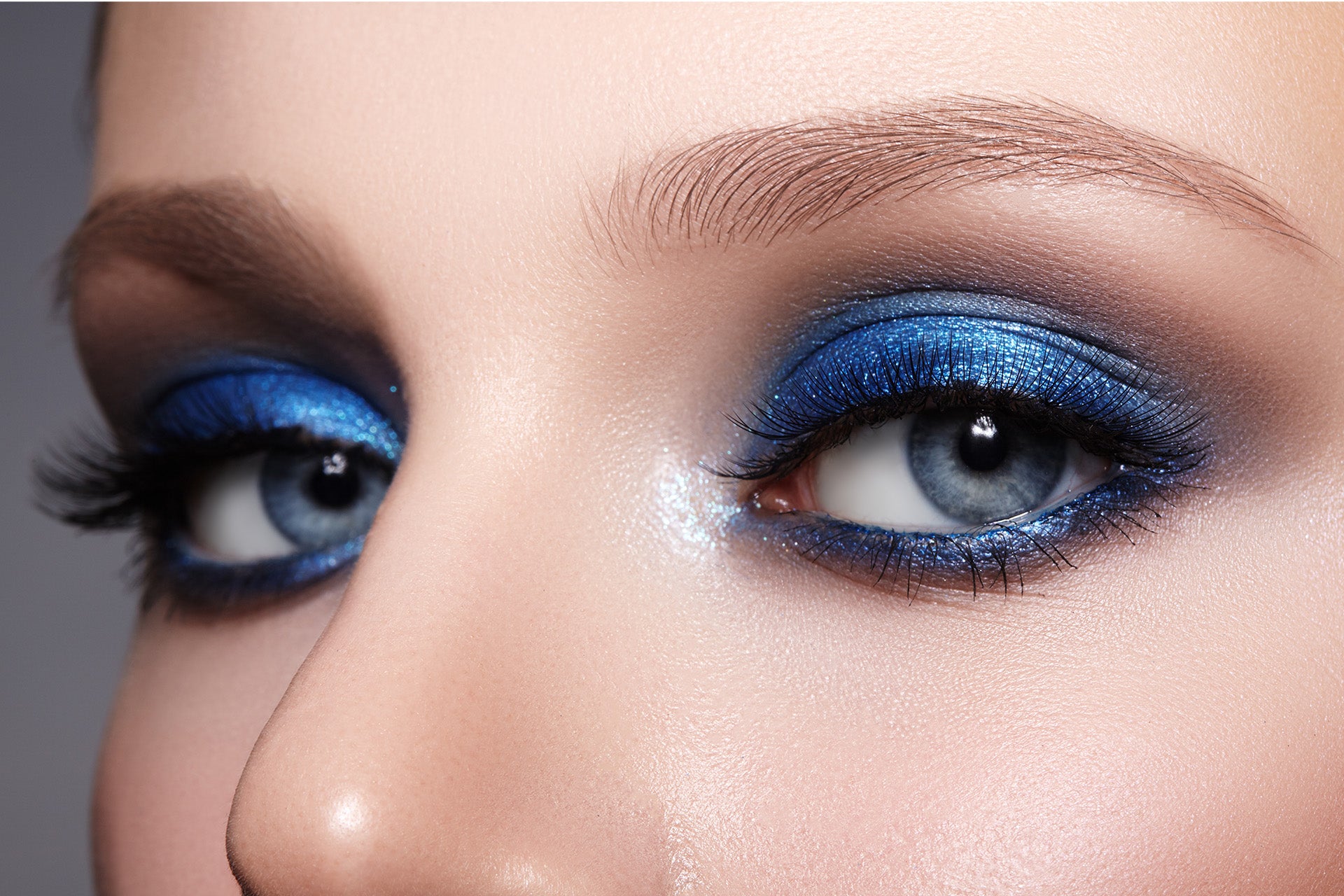 Maquillage du regard : en 2024, on mise sur le bleu !