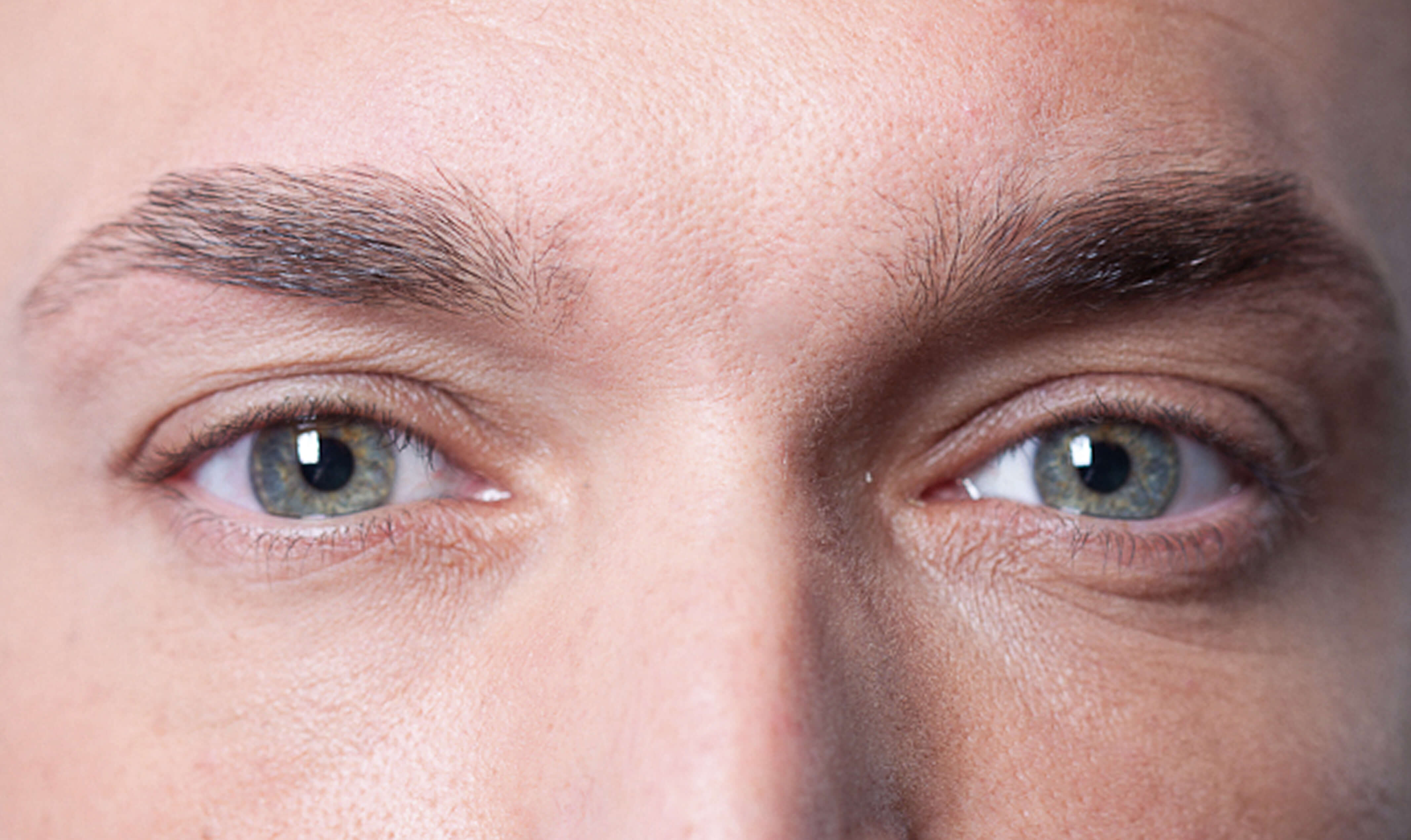 Sourcils homme : comment les épiler ?