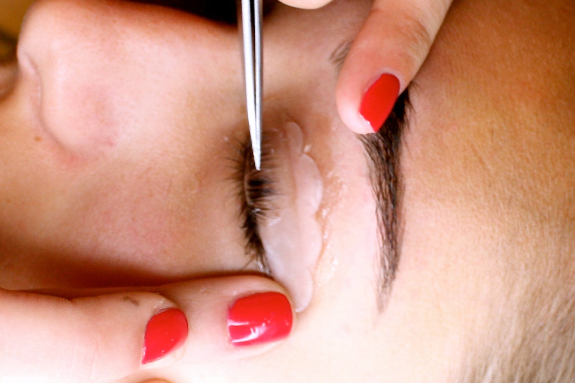 Comment fixer et recourber ses cils ? 5 astuces infaillibles !