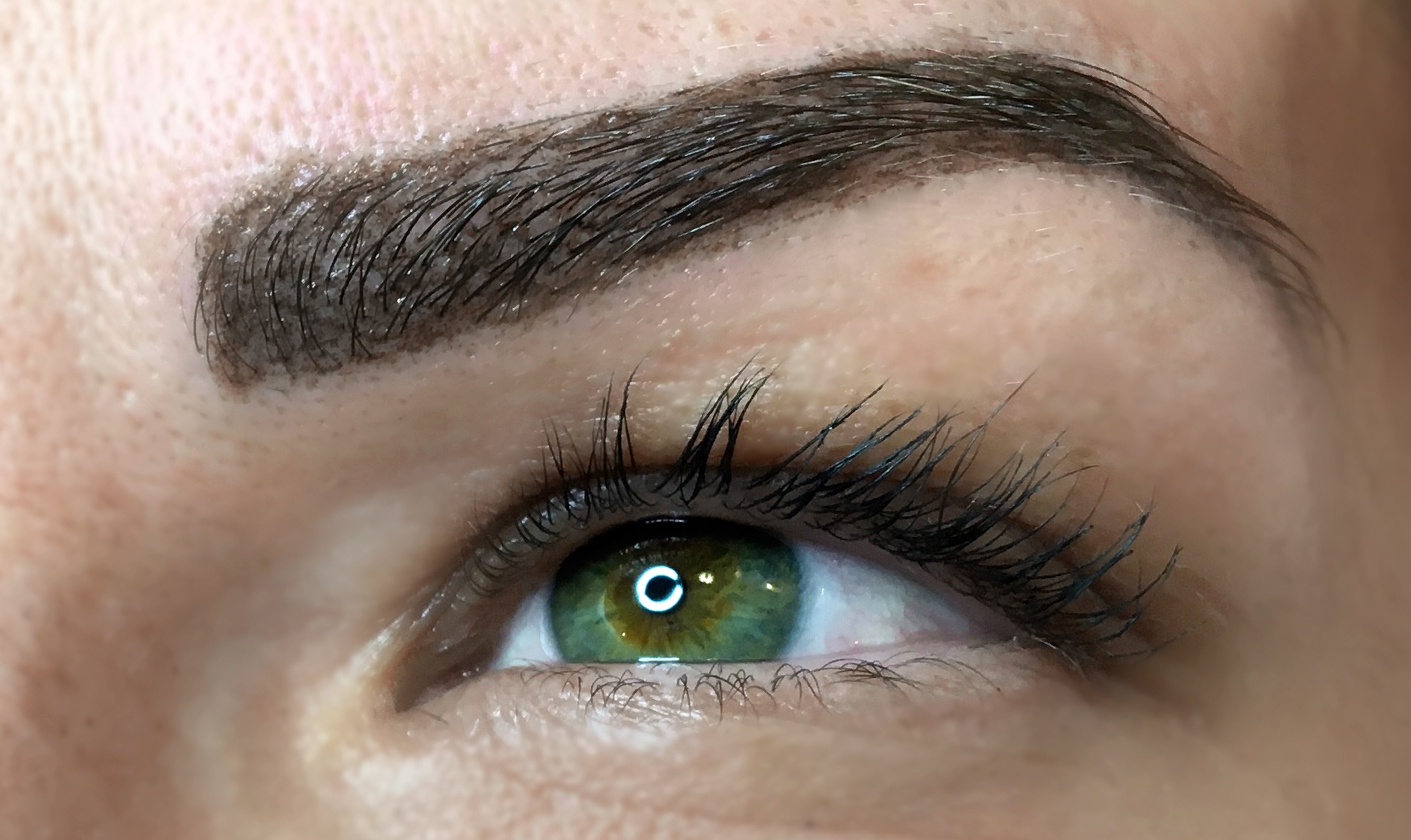 Le sourcil libanais : la technique orientale pour redessiner vos sourcils