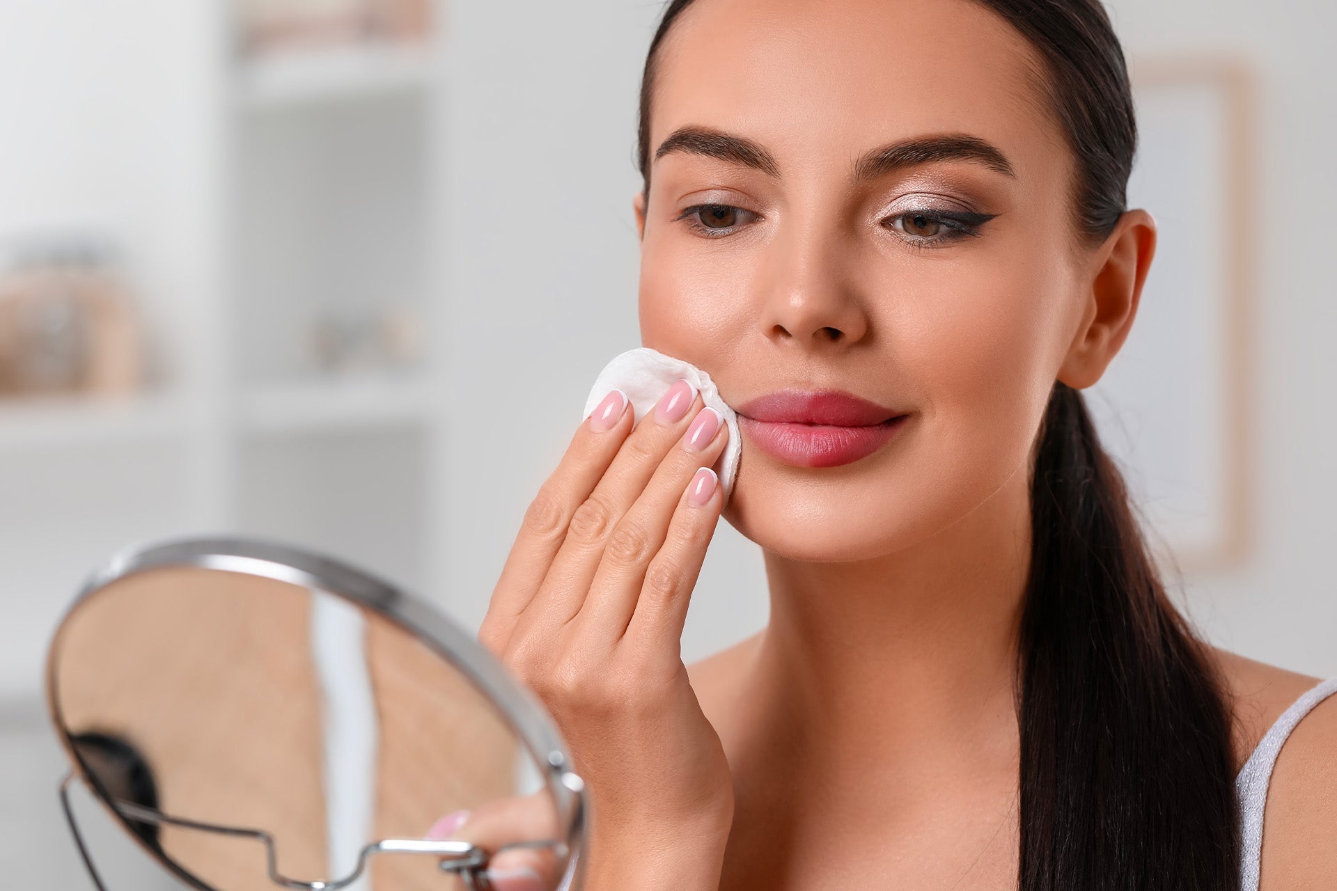 Se maquiller la bouche, les yeux, les deux : que choisir ?
