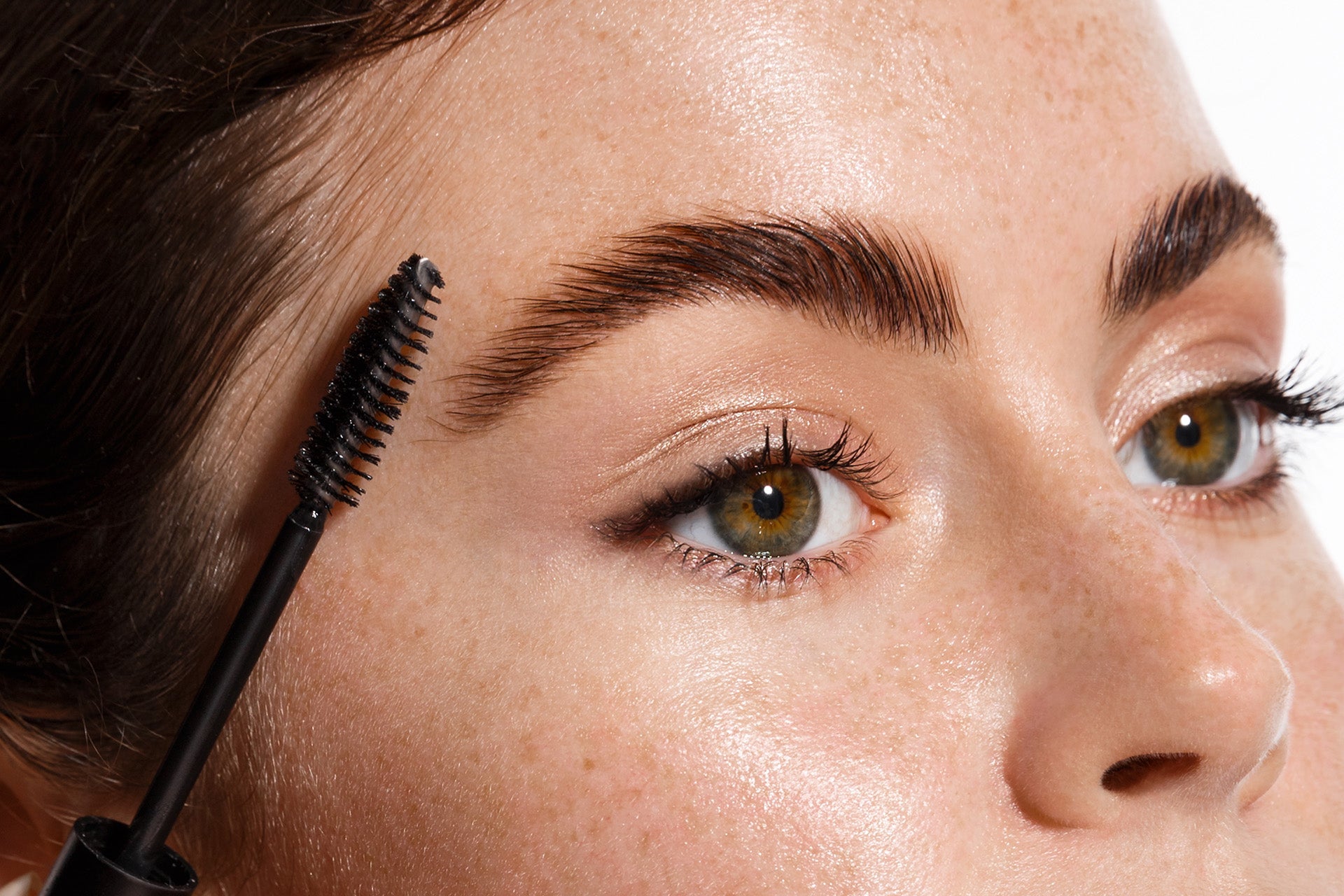 Comment garder des sourcils parfaits en été ?