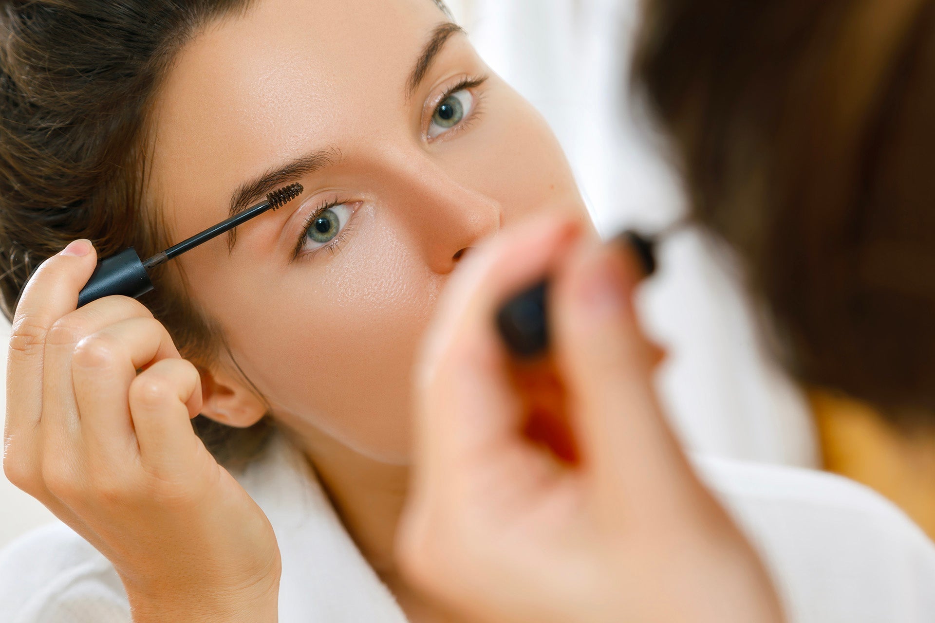 Les erreurs à éviter quand on maquille ses sourcils en hiver