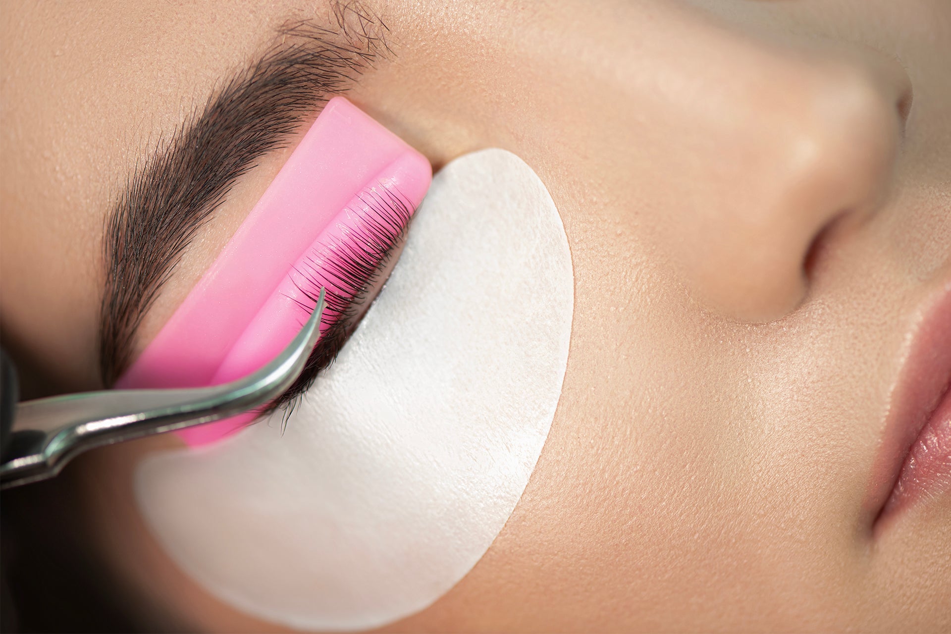 Optez pour un rehaussement de cils avant l'été