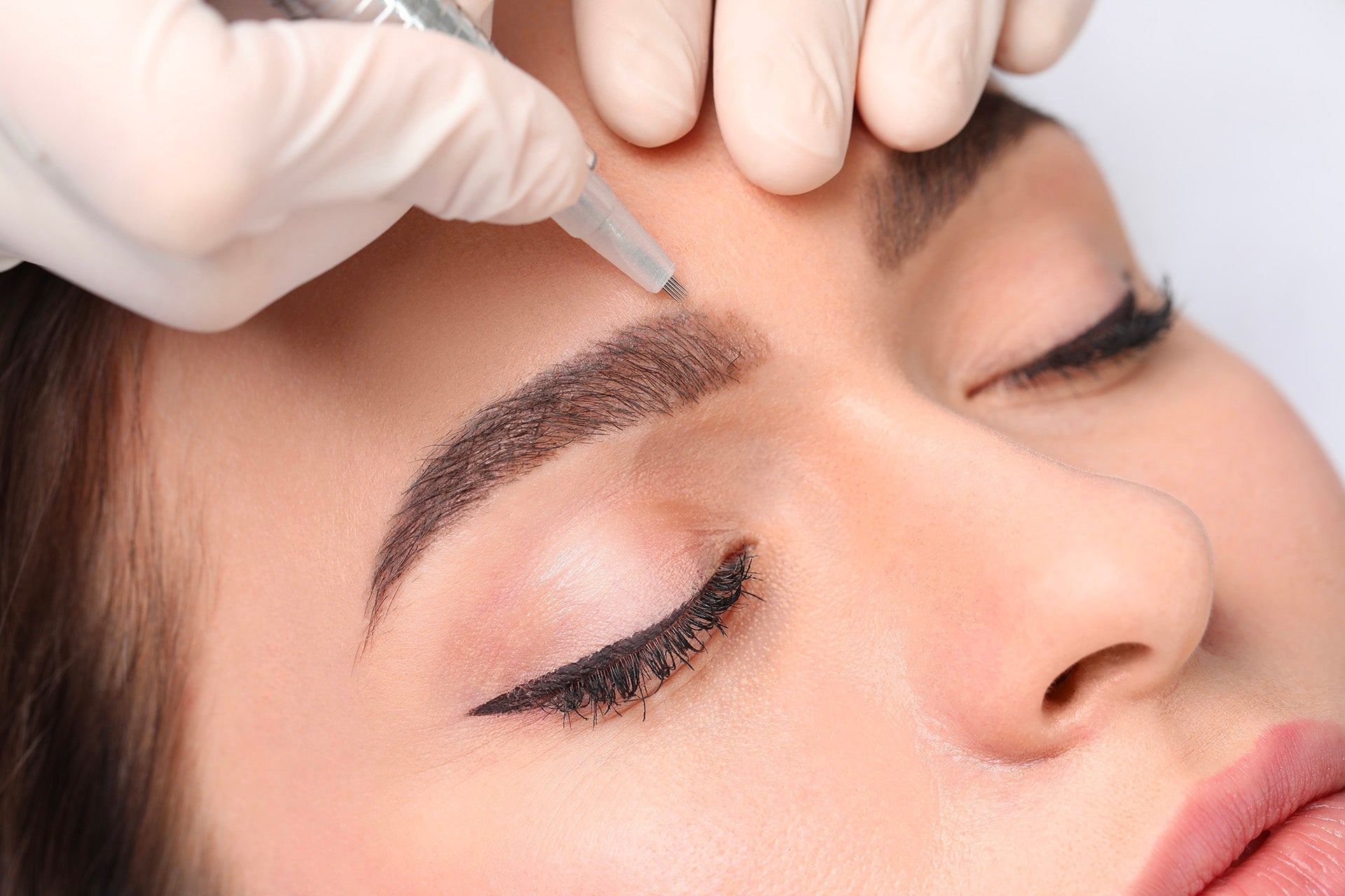 Quels sont les différents types de maquillage permanent sourcils qui existent ?