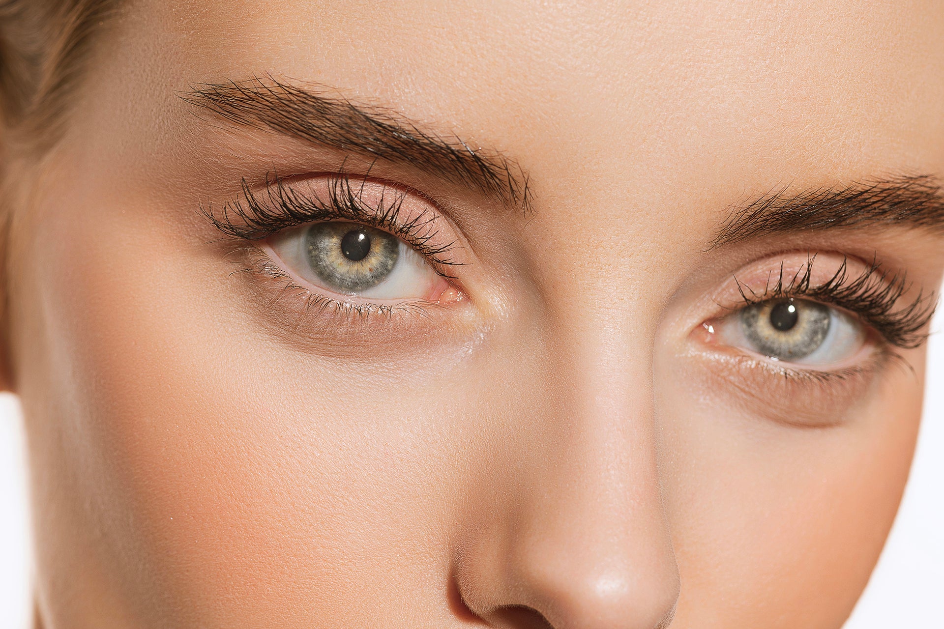 Cils tombants, regard fatigué : les bons gestes pour lifter le regard sans chirurgie