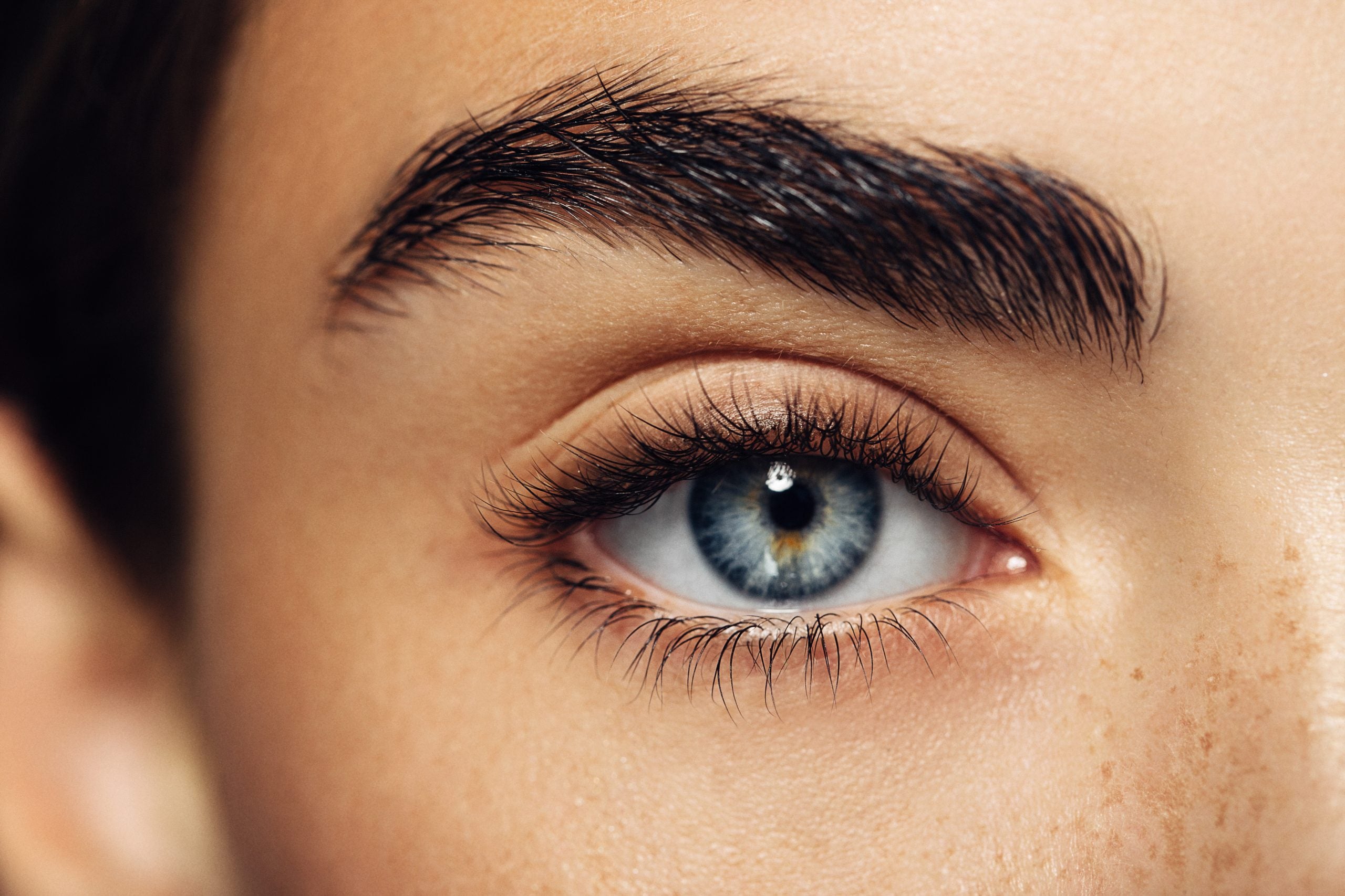 Le gel capillaire pour les sourcils, bonne ou mauvaise idée ?