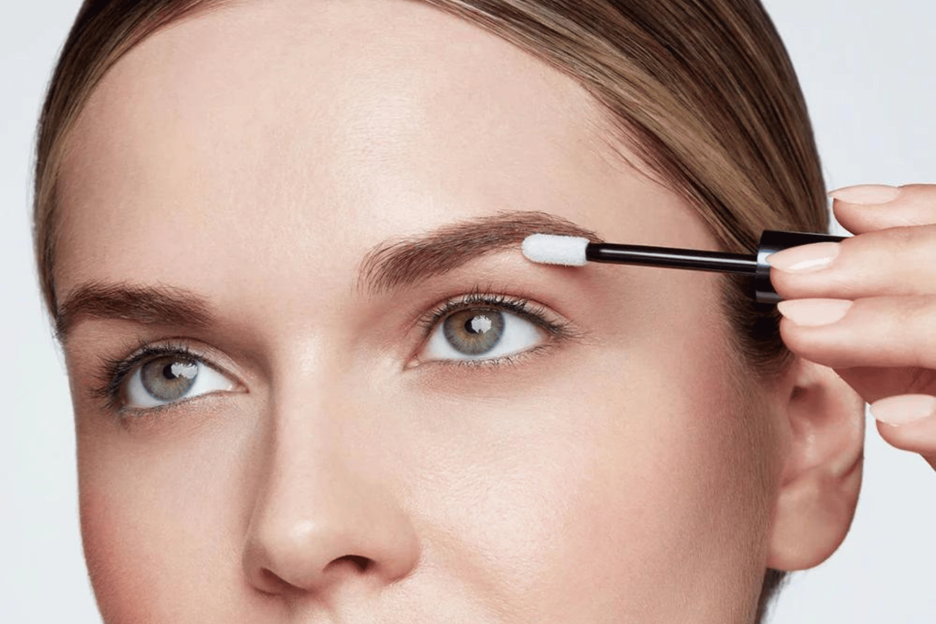 Le sérum RevitaBrow de RevitaLash pour des sourcils sublimés et un regard transformé