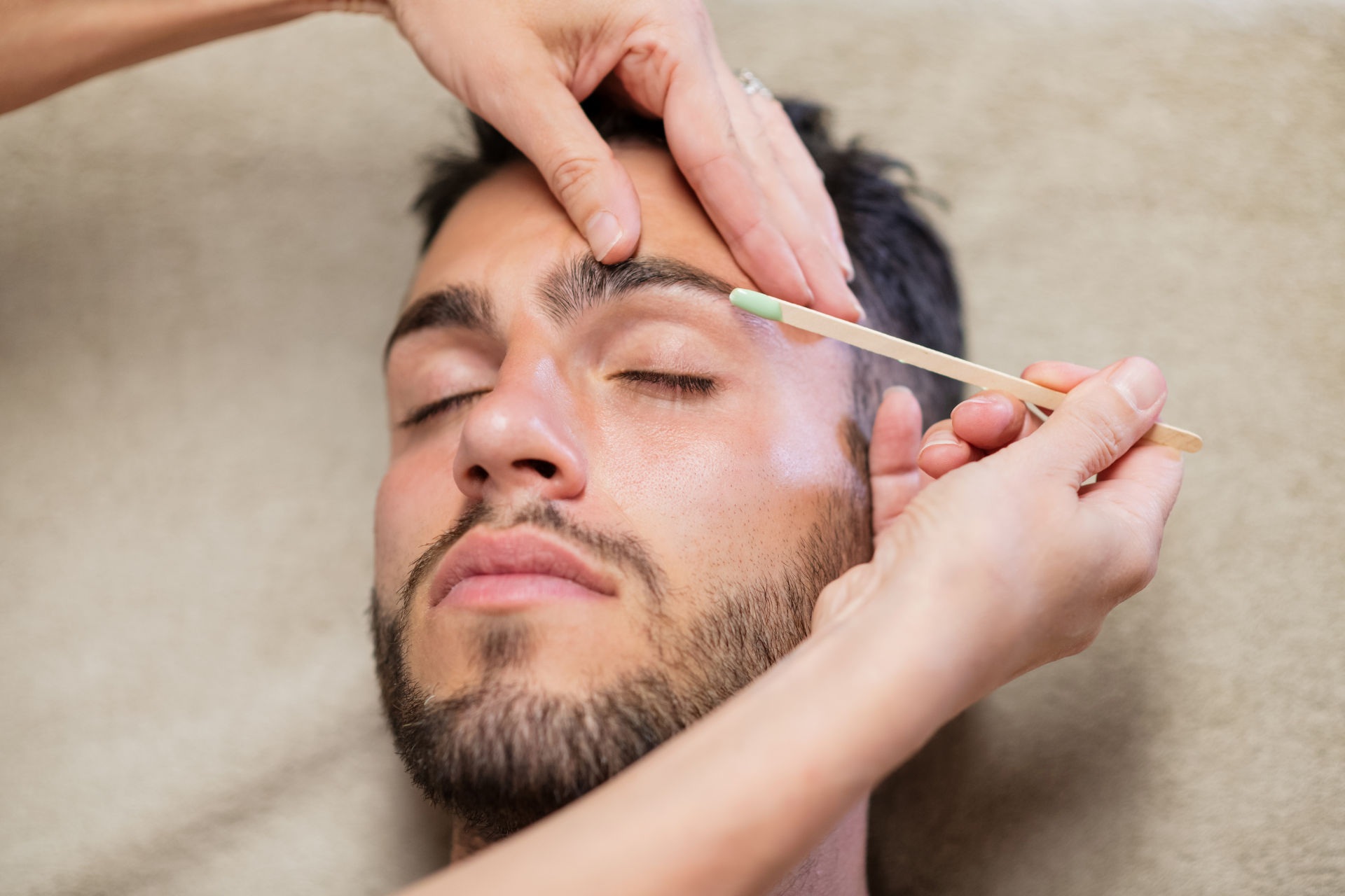 Journée mondiale de la barbe : et si on s'épilait aussi les sourcils ?