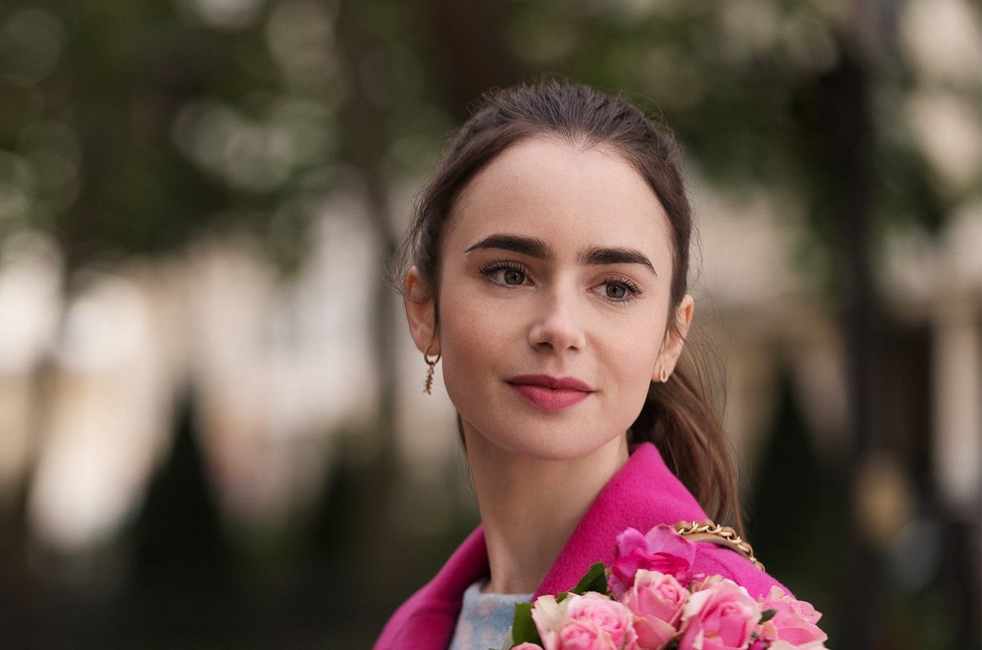 Comment obtenir les sourcils de Lily Collins dans Emily in Paris ?