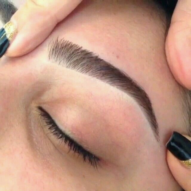 Ces erreurs insoupçonnées qui abîment les sourcils.