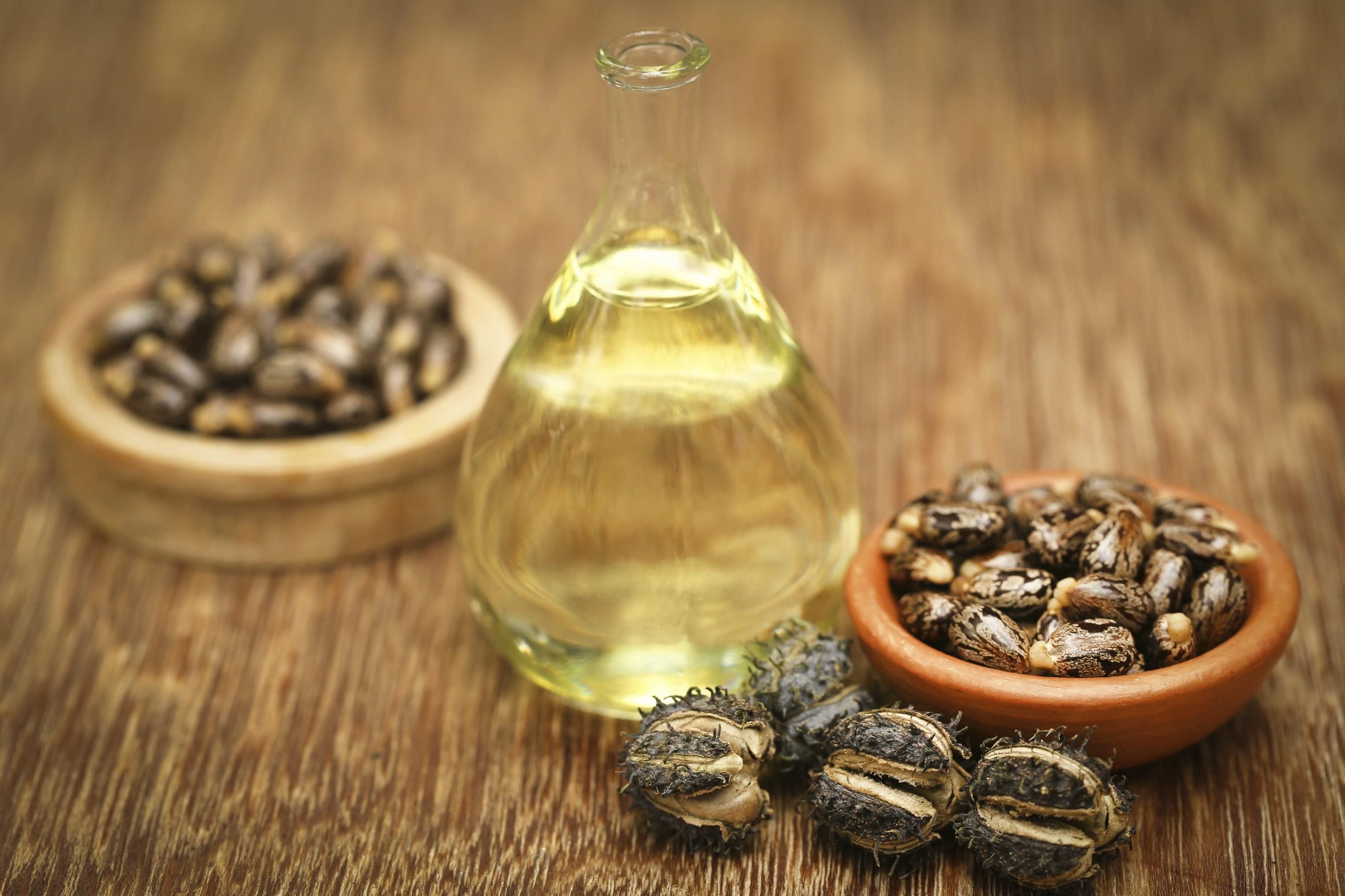 L’huile de ricin est-elle vraiment bénéfique pour les cils et les sourcils ?