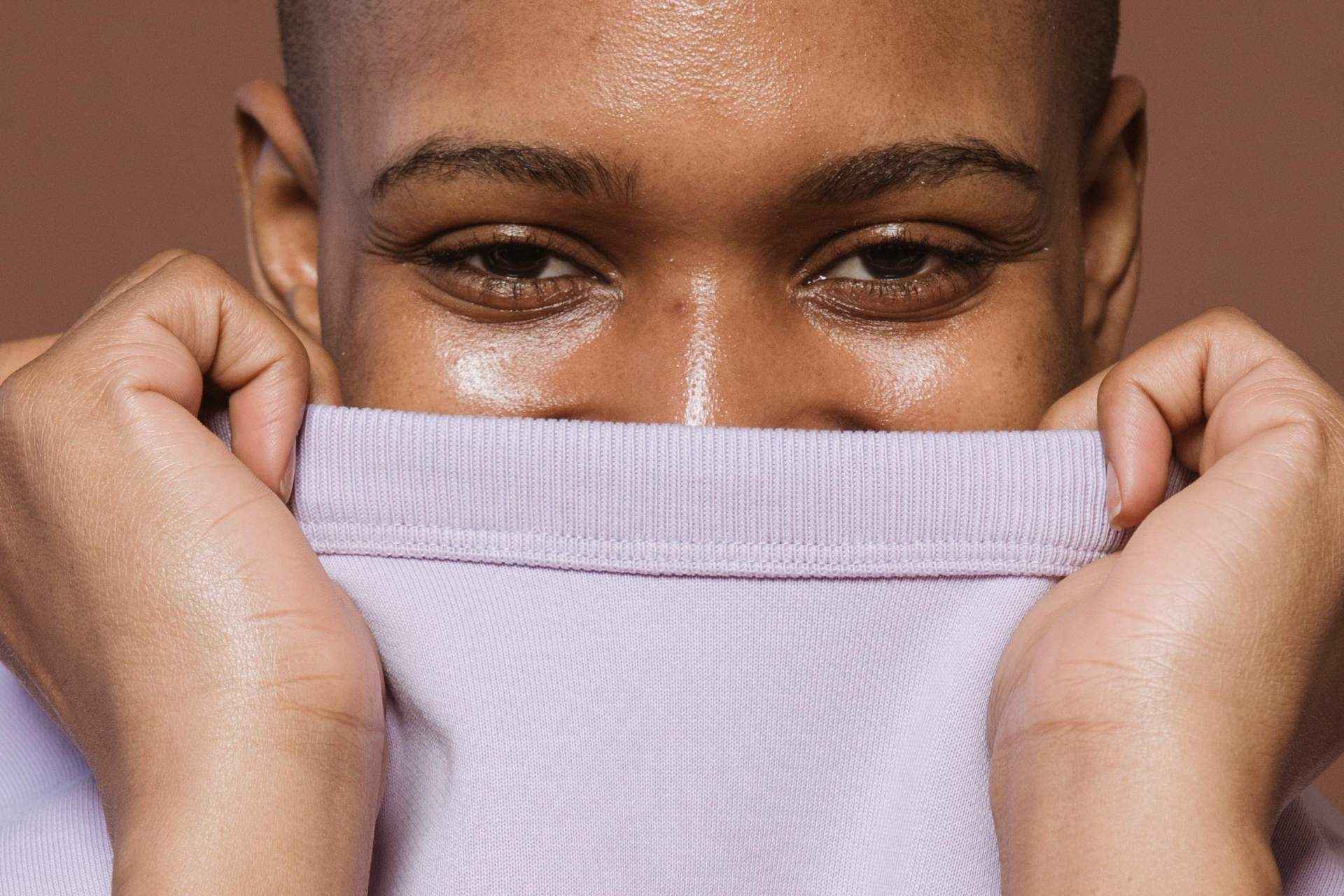 Le maquillage permanent des sourcils après un traitement : redonner force et féminité