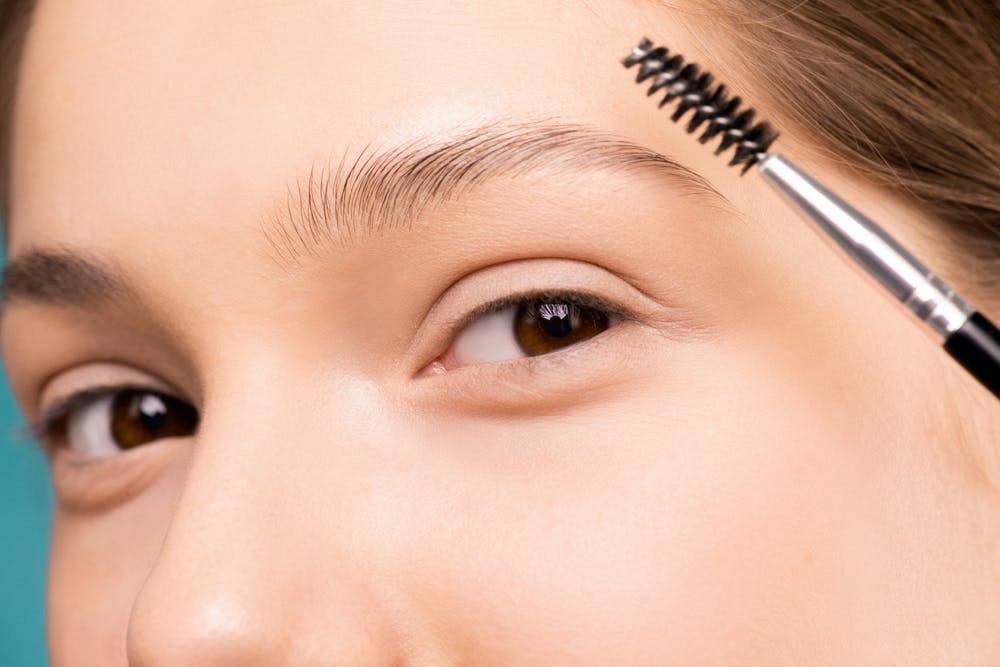 Crayon, gel, crème, quel produit pour les sourcils me correspond ?