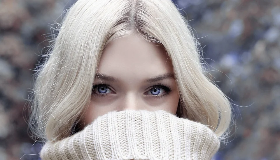 Comment protéger sa peau et son regard du froid ?