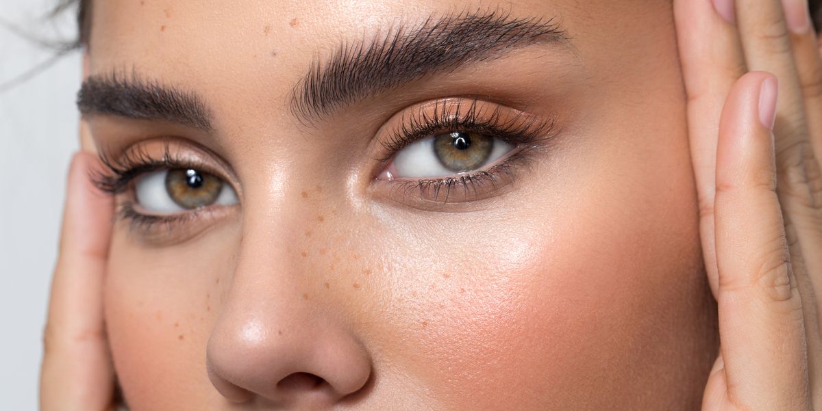 Le pincement des sourcils, l’alternative naturelle au botox