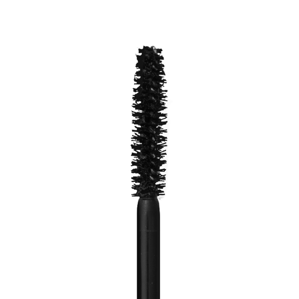 Gros plan sur la brosse droite chargée de l'Upcils sur fond blanc, mascara L'Atelier du Sourcil