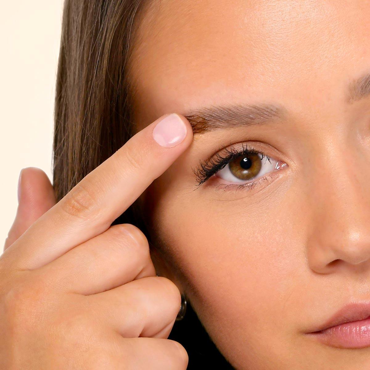 Exfoliante de cejas y labios